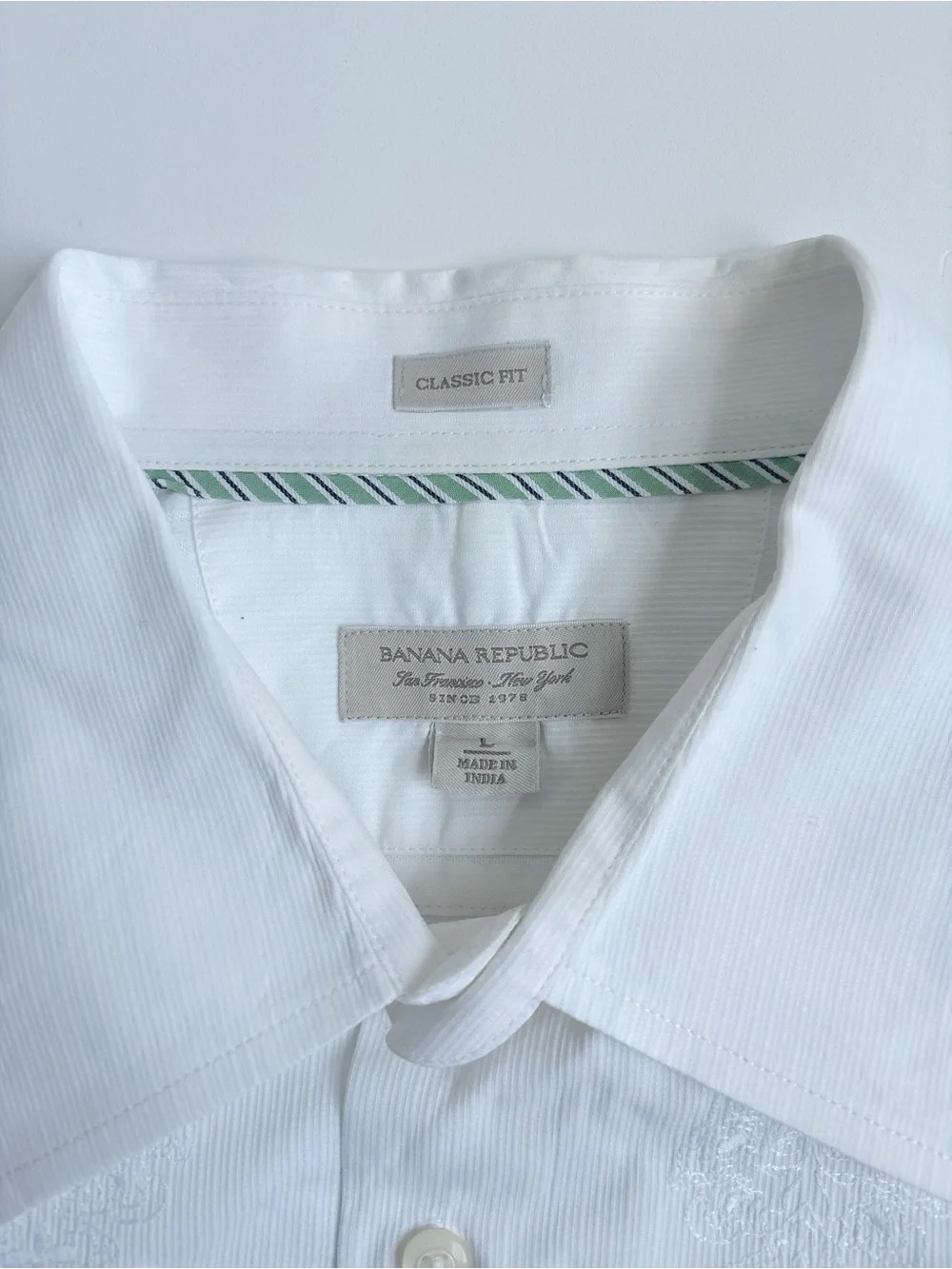 Banana Republic Embroidered Button Up Classic Fit Longsleeve Shirt White Large